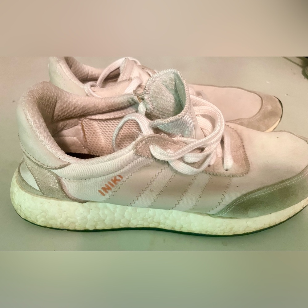 ADIDAS INIKI MENS RUNNING SHOES WHITE SIZE 10 used